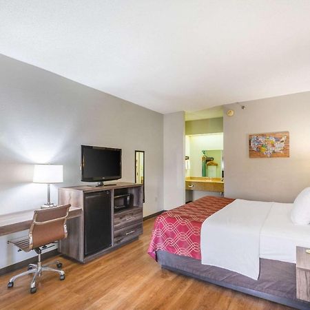 Royal Palms Inn Стокбридж Екстериор снимка