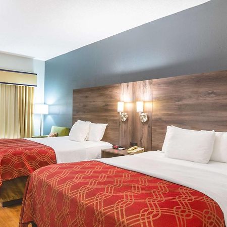 Royal Palms Inn Стокбридж Екстериор снимка