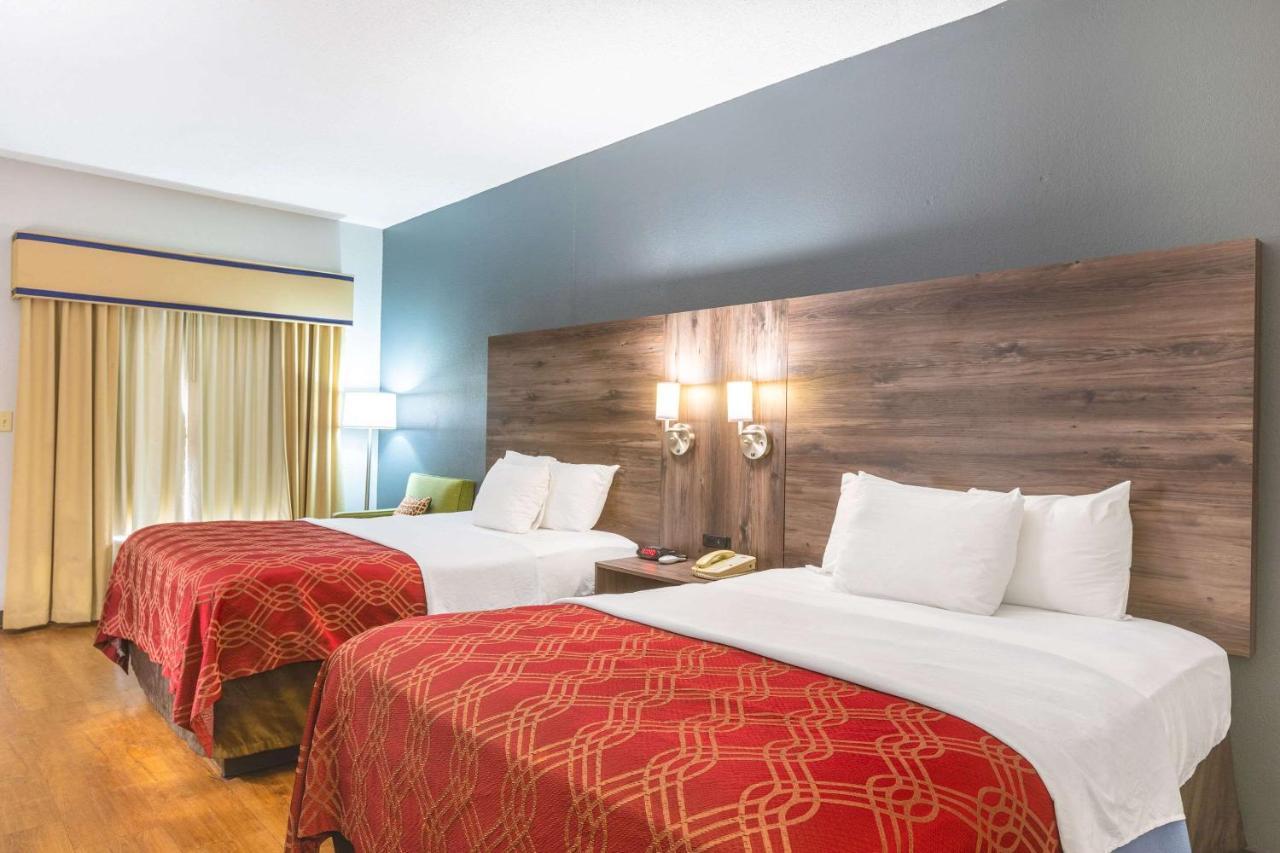 Royal Palms Inn Стокбридж Екстериор снимка