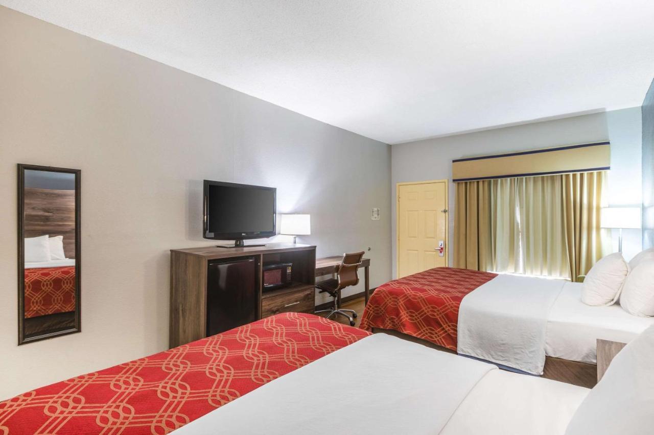 Royal Palms Inn Стокбридж Екстериор снимка