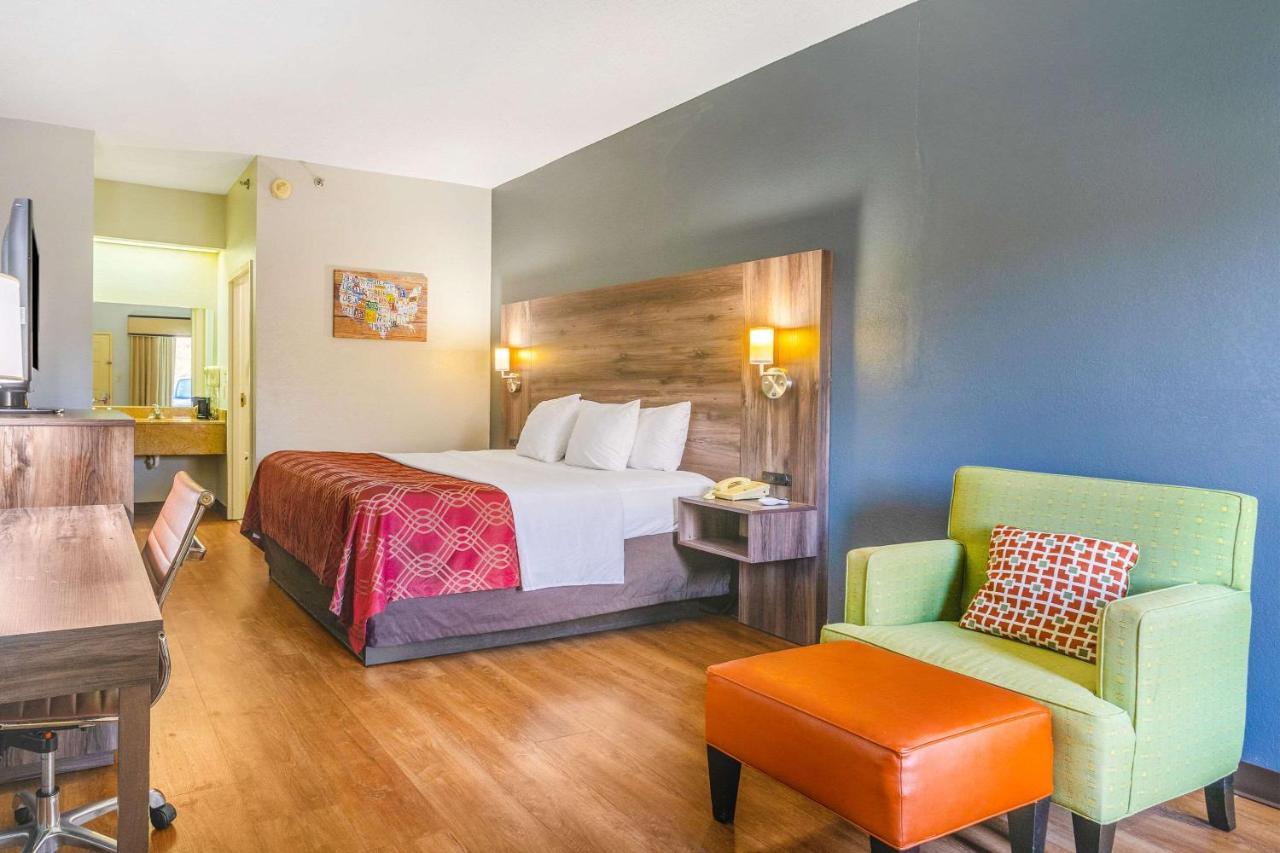Royal Palms Inn Стокбридж Екстериор снимка