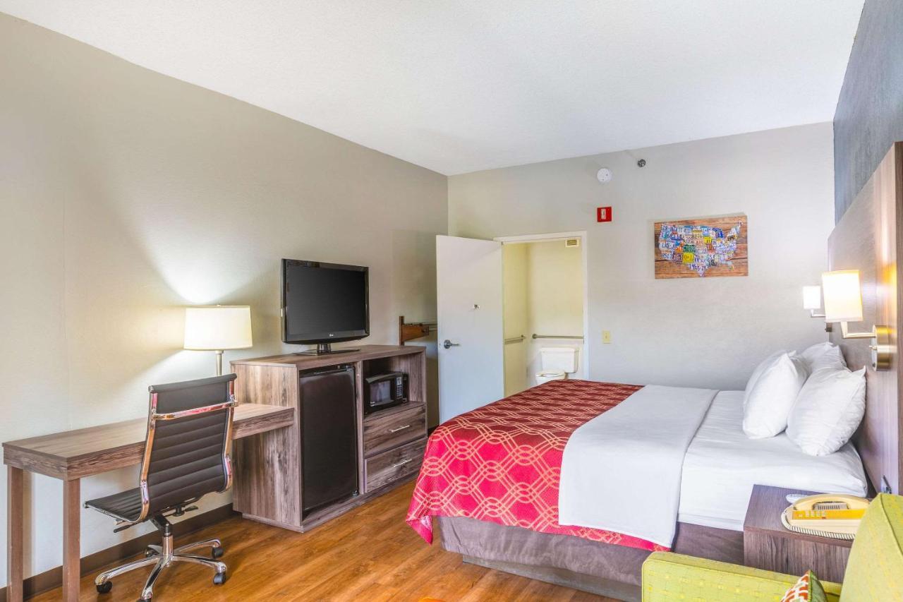 Royal Palms Inn Стокбридж Екстериор снимка