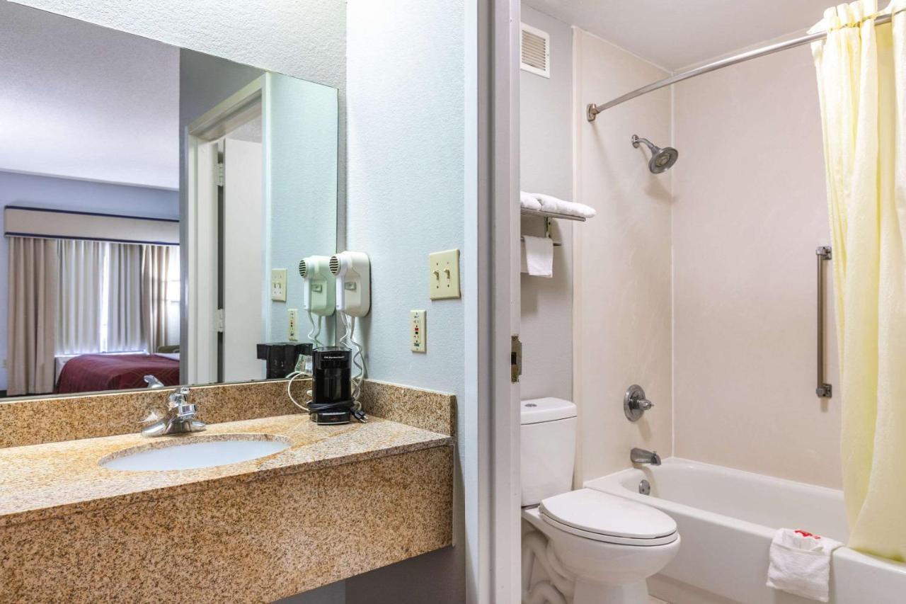 Royal Palms Inn Стокбридж Екстериор снимка