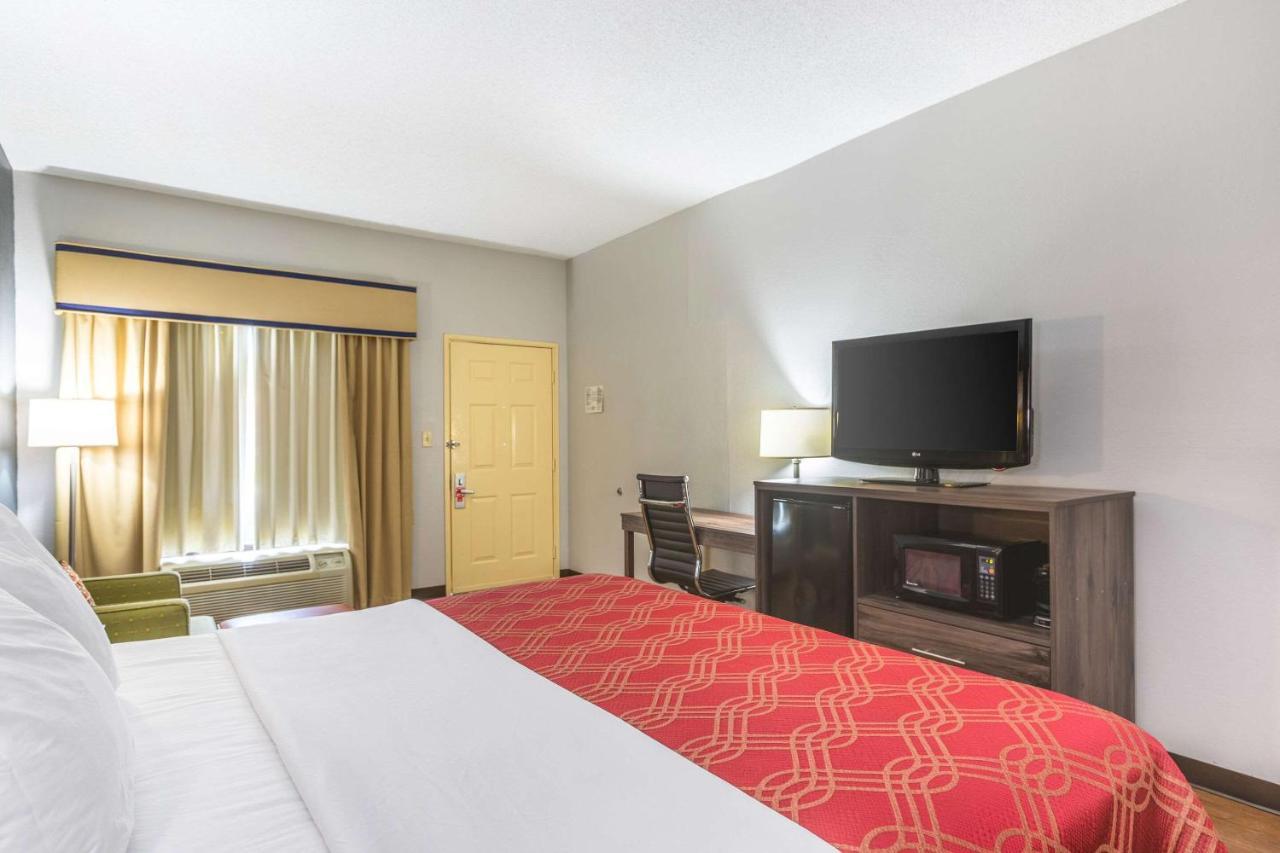 Royal Palms Inn Стокбридж Екстериор снимка
