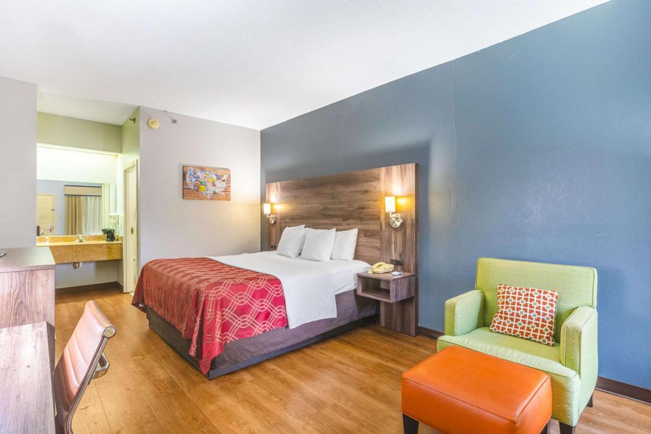 Royal Palms Inn Стокбридж Екстериор снимка