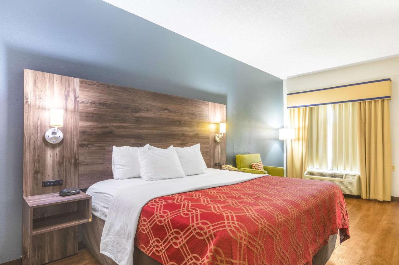 Royal Palms Inn Стокбридж Екстериор снимка