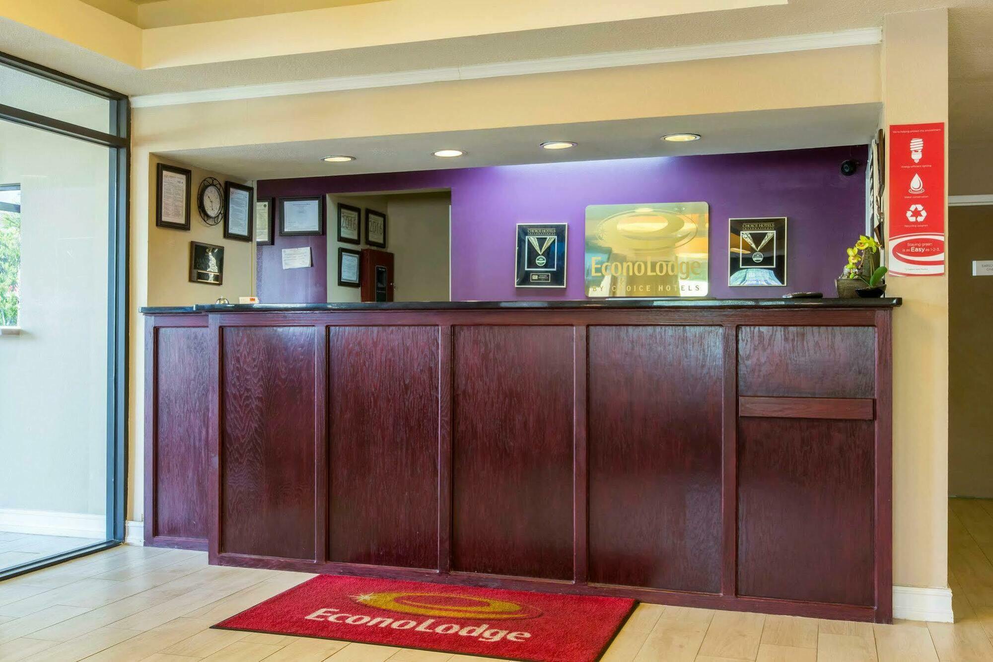 Royal Palms Inn Стокбридж Екстериор снимка